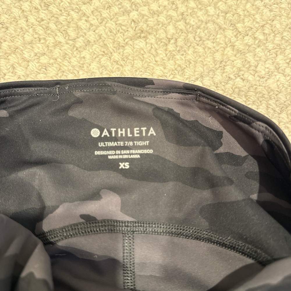 Athleta Ultimate 7/8 Tight - Black Camo